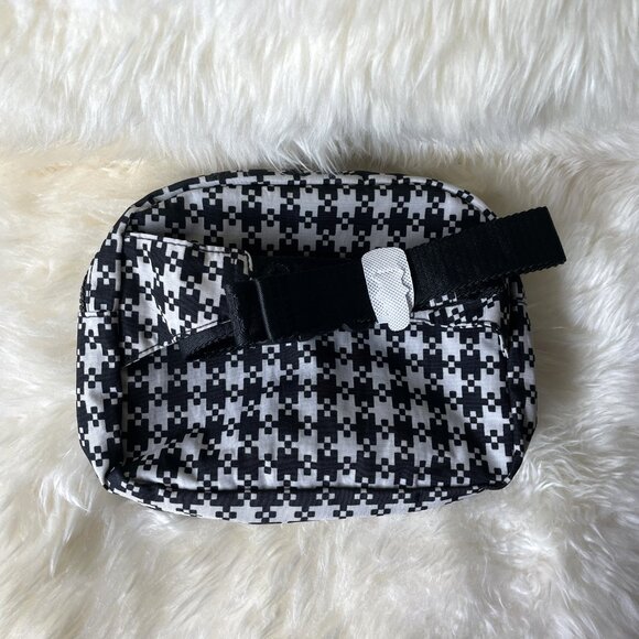 NWT Baggu Fanny Pack - Black & White Pixel Gingham - Picture 2 of 7